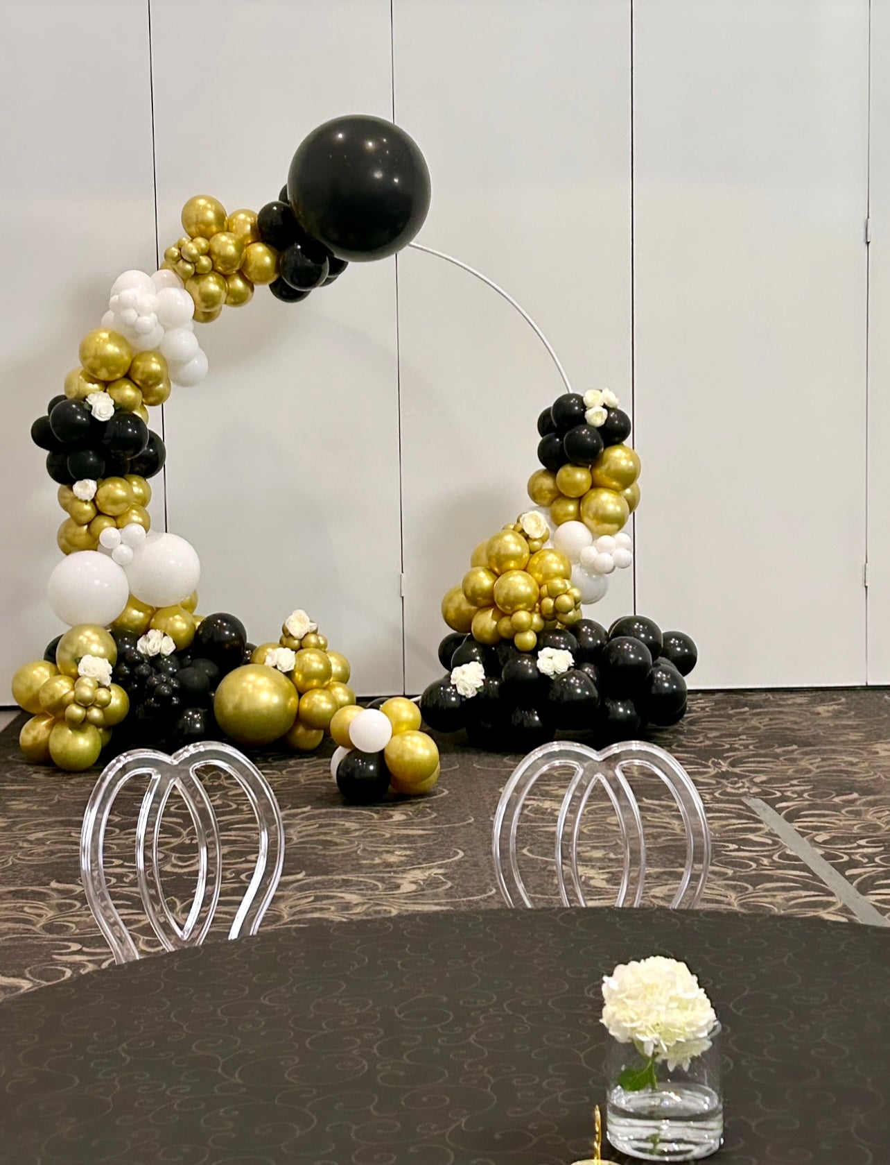 Balloon Half Arch on Gold Frame - Toronto and Vaughan Balloons